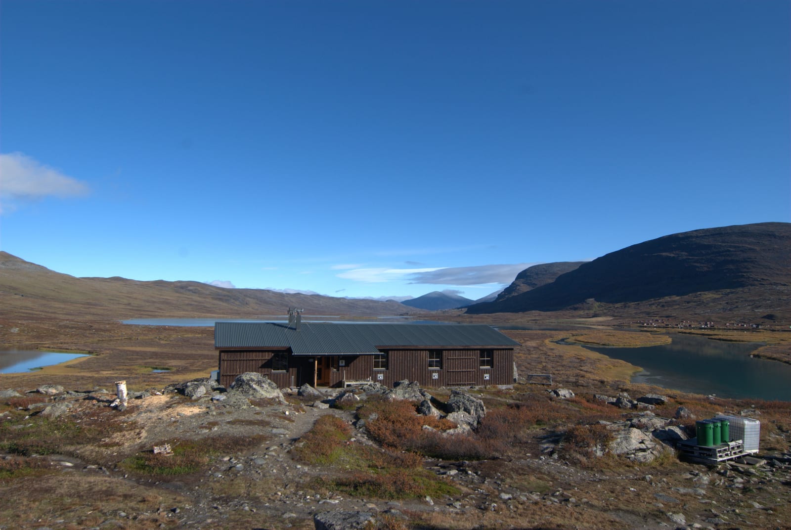 Refugio de montaña STF de Alesjaure en invierno, en el Kungsleden